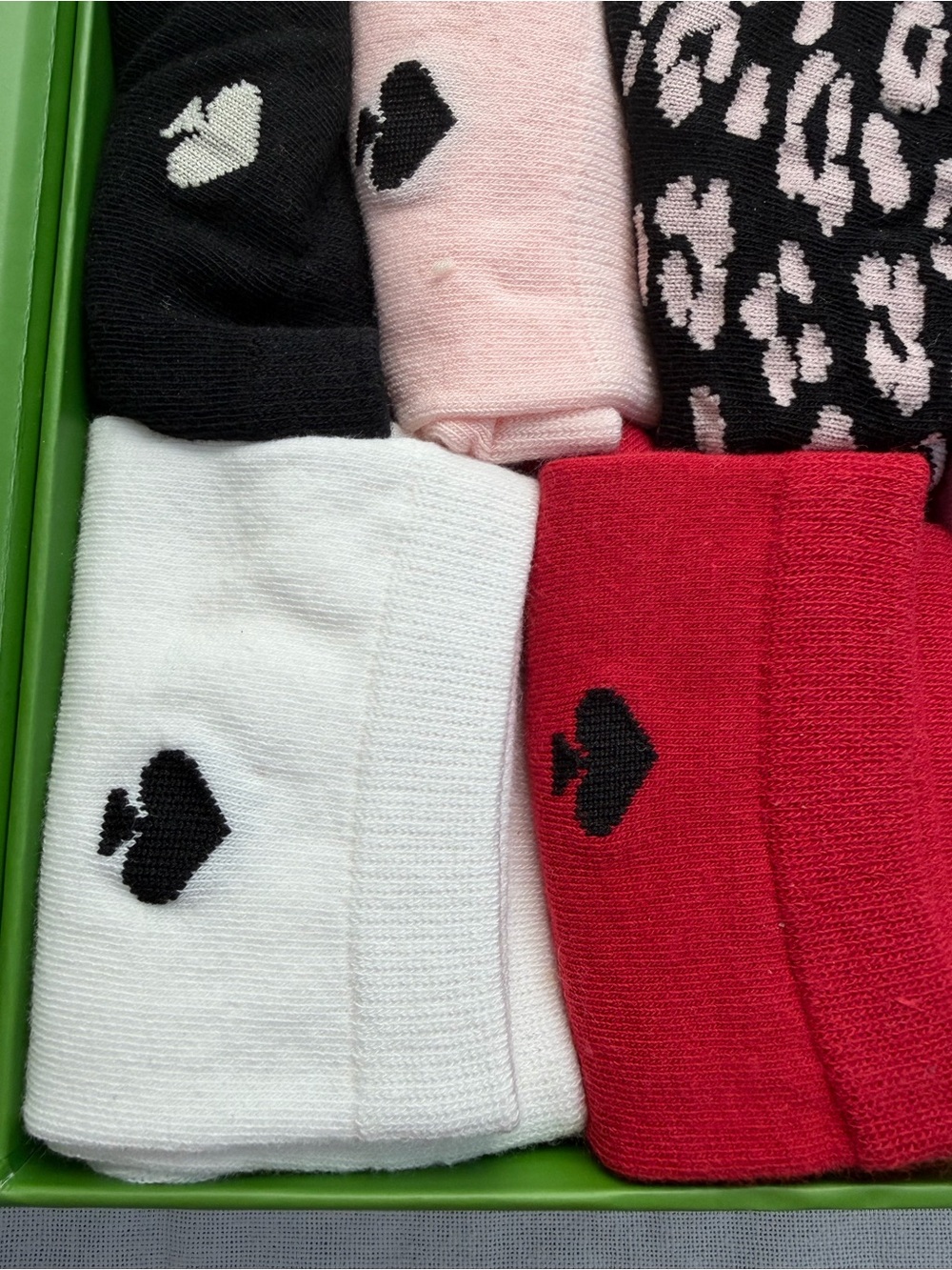 kate spade sock gift box set of 10 pairs of assorted socks - solids & patterns. - Picture 7 of 7